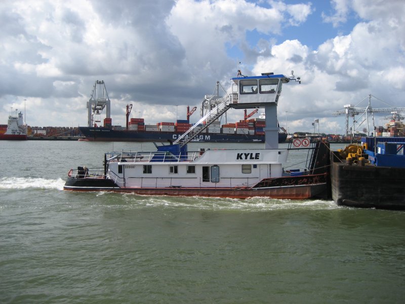 Das Schubschiff  KYLE  am 13.08.2007 im Hafen Rotterdam.