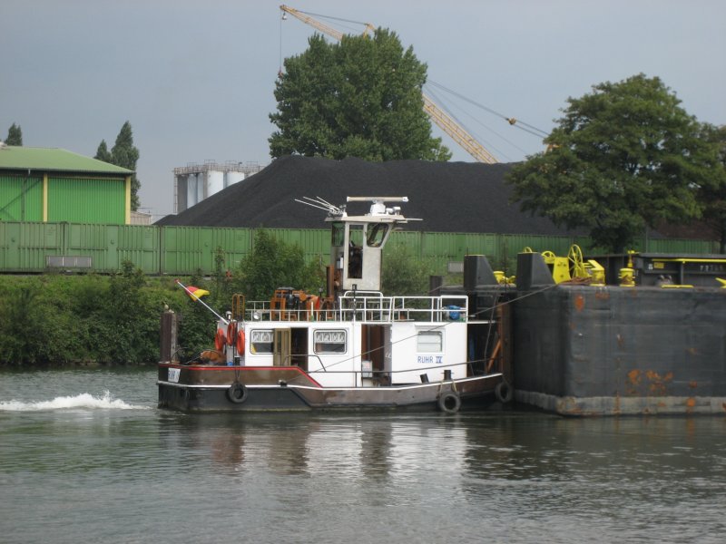 Das Schubschiff  RUHR IV  am 30.08.2007 in Duisburg.