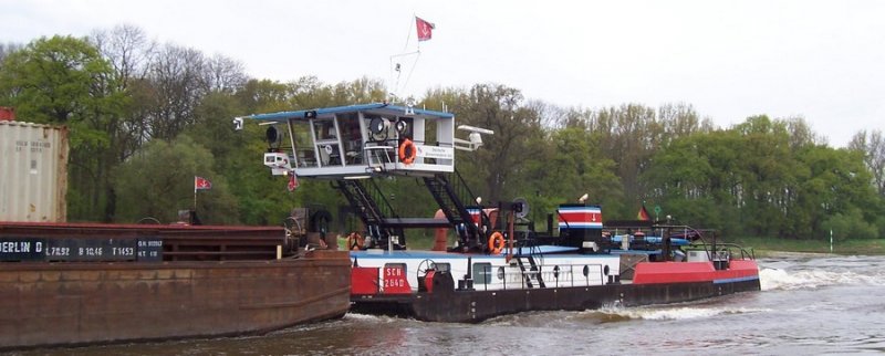 Das Schubschiff  SCH 2640 , Deutsche Binnenreederei Berlin, am 29.04.2005 zu Berg oberhalb der Fhre Breitenhagen, ca. Elbe-Km 286. Weitere Infos zum Schiff: http://www.ddr-binnenschifffahrt.de/index.htm