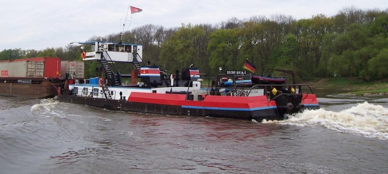 Das Schubschiff  SCH 2640 , Deutsche Binnenreederei Berlin, am 29.04.2005 zu Berg oberhalb der Fhre Breitenhagen, ca. Elbe-Km 286. Weitere Infos zum Schiff: http://www.ddr-binnenschifffahrt.de/index.htm