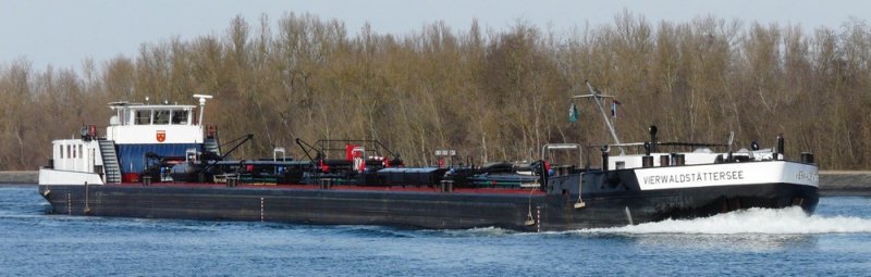 Das Tankmotorschiff  Vierwaldstttersee  aus Antwerpen am 25.02.2008 auf Bergfahrt im Rhein -Seitenkanal, Kilometer 220. Euro-Nummer 06002943, 109,74 m x 9,56 m, 2346 Tonnen, ursprnglich war das Schiff in der Schweiz beheimatet.