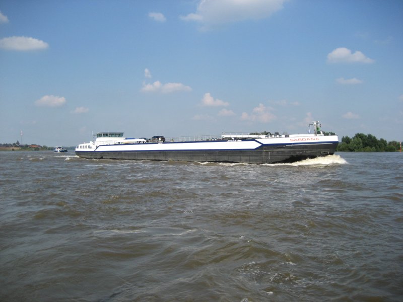 Das Tankschiff  SARDANA  am 24.08.2007 auf dem Rhein.