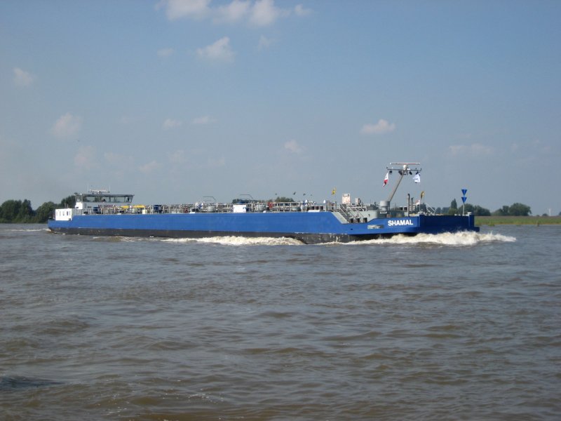 Das Tankschiff  SHAMAL  von vorne am 24.08.2007 auf dem Rhein.
