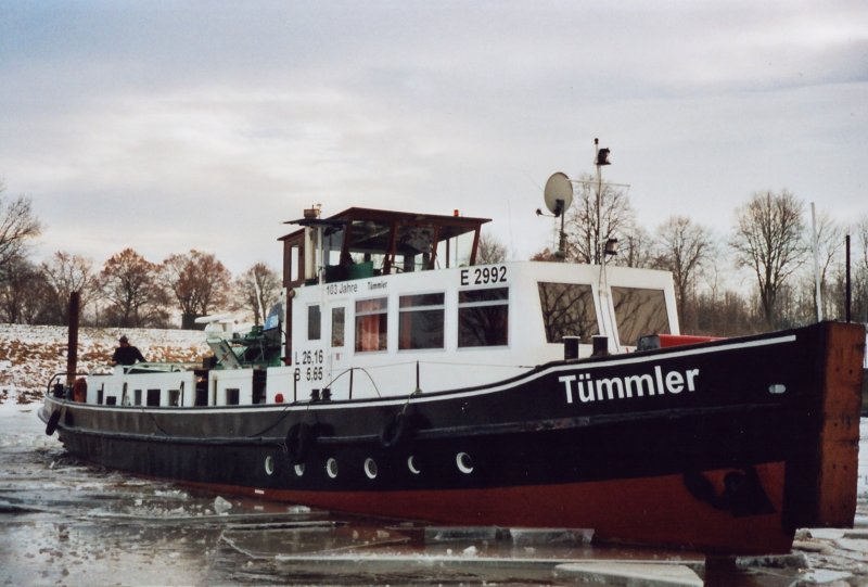 Der lteste Binneneisbrecher in Deuschland zuverlssig bei der Arbeit.E.B. Tmmler WSA Magdeburg in Calbe an der Saale Jan.2009