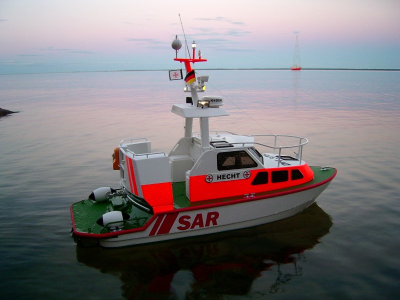 Der Hecht von Graupner in der Abendsonne des Vnernsees (Schweden). Das Modell ist mit vollstndiger Beleuchtung und Soundmodul ausgestattet. 