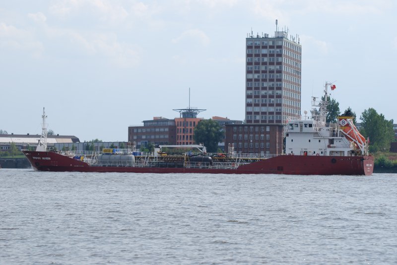 Der Tanker Brovig Marin IMO-Nummer:9297228 Flagge:Gibraltar Lnge:88.0m Breite:14.0m Baujahr:2005 Bauwerft:Turkter Shipyard,Istanbul Trkei einlaufend vor Teufelsbrck Hamburg am 08.08.09 