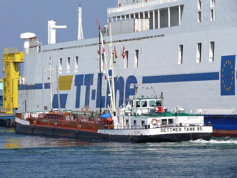 DETTMER TANK 85, Berlin kommt zum Betanken der TT-LINE Fhre Huckle Berry Finn, Trelleborg; Rostock-Warnemnde, 15.04.2009
