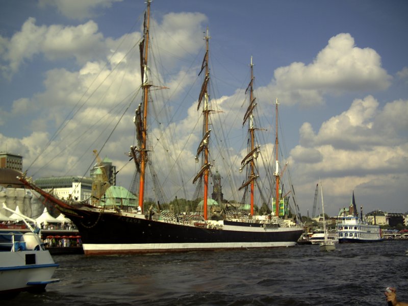 die   Sedov  am 3.8.2008 in Hamburg an der Landungsbrcke