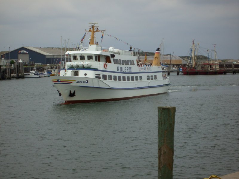 Die Adler VI kehrt am 2.6.07 nach einer Ausflugsfahrt in den Hafen von Hrnum/Sylt zurck.