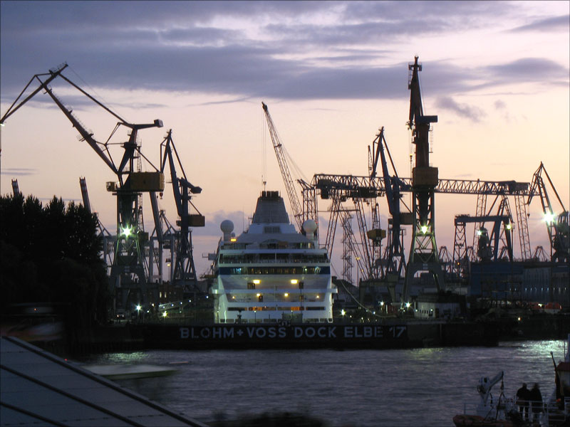 Die AIDA bei BLOHM + VOSS Dock Elbe 17; Hamburg, 12.09.2009
