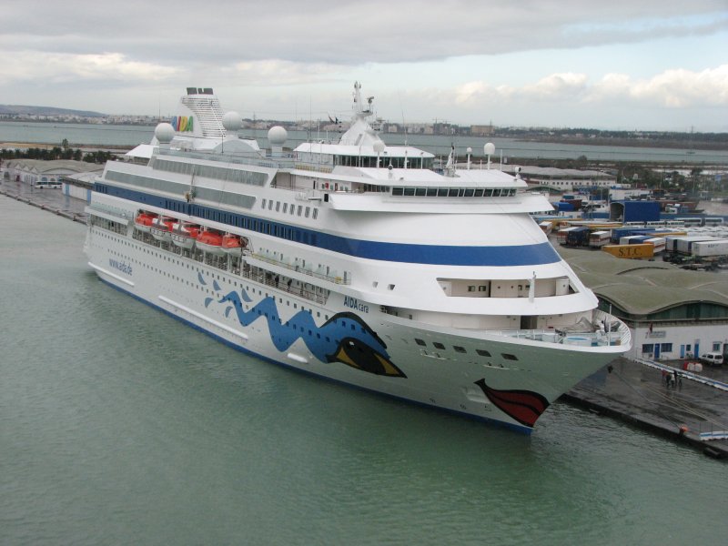 Die Aida  Cara  im Hafen von Tunis am 29.01.2009 aufgenommen von Bord der MSC  Poesia 