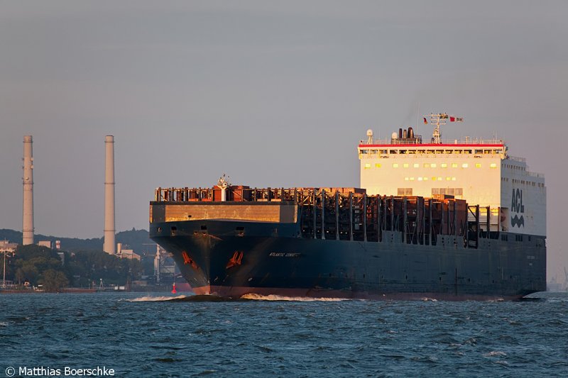 Die Atlantic Convection auf der Elbe bei Grnendeich.