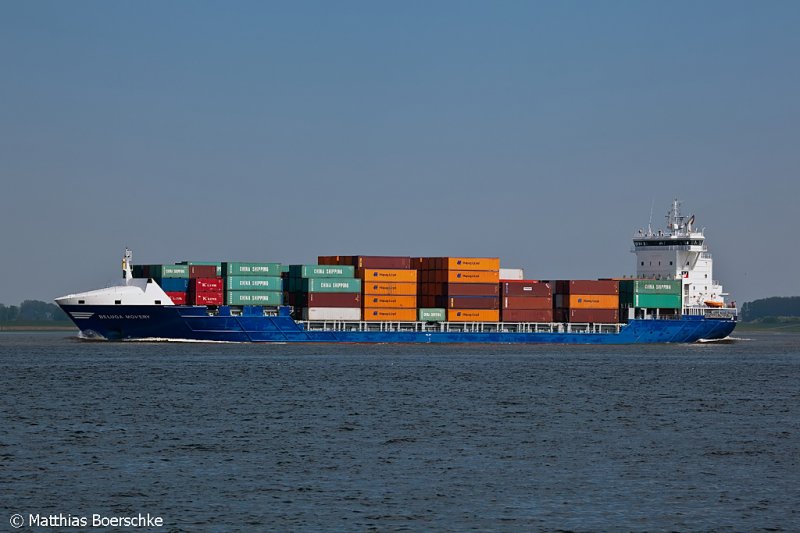 Die Beluga Movery auf der Elbe bei Lhe Sand am 23.04.09.