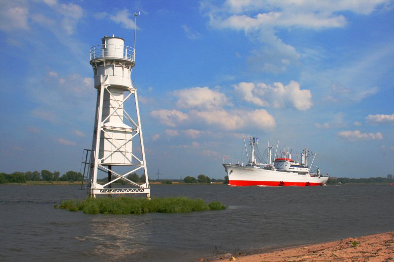 Die Cap San Diego auf dem Rckweg vom Kirchentag in Bremen nach Hamburg, am 24.05.09