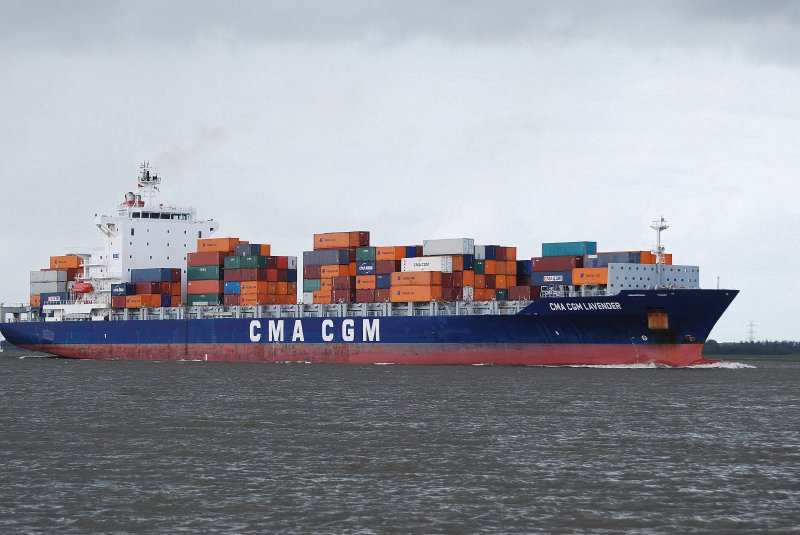 Die CMA CGM Lavender IMO-Nummer:9314973 Flagge:Liberia Lnge:222.0m Breite:30.0m luft in Hamburg ein aufgenommen am 05.09.09 in Lhe.