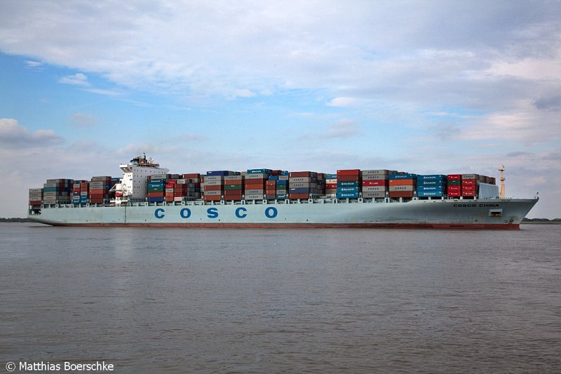 Die COSCO China bei Grnendeich am Lhe Anleger am 07.09.09.