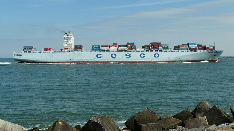 Die  Cosco Yantian  luft ein. Was fr ein Riese. Das Bild stammt vom 13.06.2009