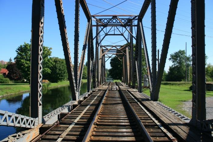 Die C.P.R. Swing Bridge in Petersborough ist stets geffnet. Nur bei der Passage der wenigen Zge wird sie geschlossen; 30.08.2008