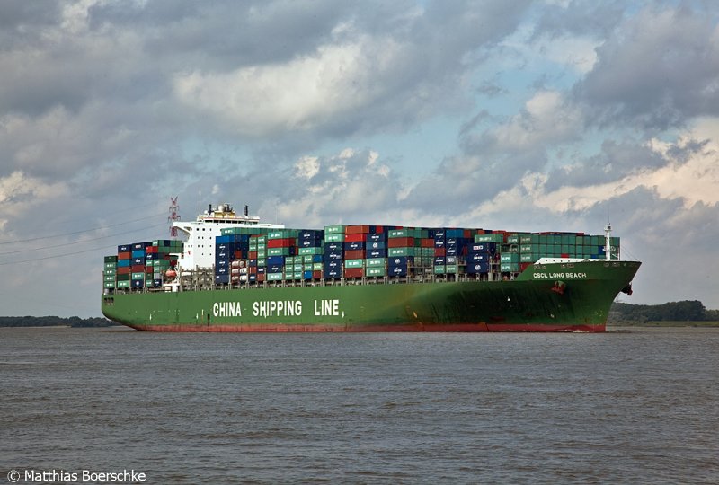 Die CSCL Long Beach am 03.09.09 bei Grnendeich auf der Elbe.