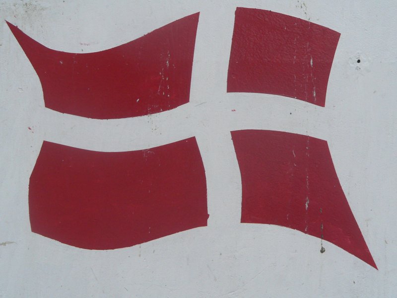 Die dänische Flagge auf einem kleinen Schiff in Sønderburg. 29.12.2006