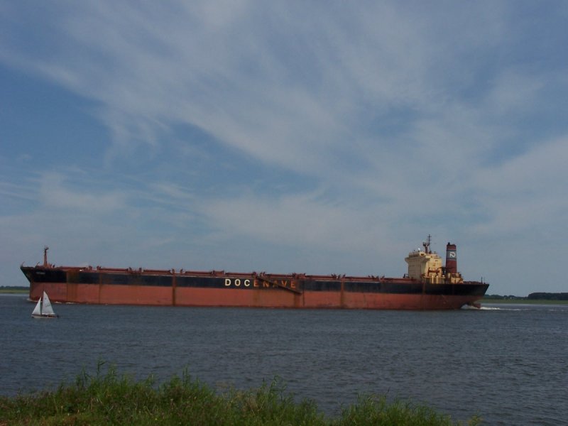 Die  DOCEBAY  auf der Elbe Richtung Nordsee hhe Lhe. Am 09.06.2008