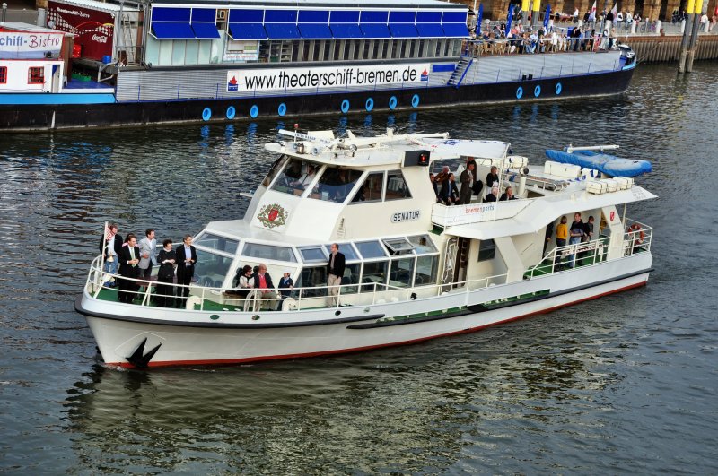 Die ehemalige Senatsbarkasse  Senator  der Stadt Bremen am 26.09.09 auf der Weser (Maritime Woche).Lg.26m - Br.6,44m - 38 Passagiere - 2x350 Ps - 12,5 Kn - seit 1989 in Betrieb.