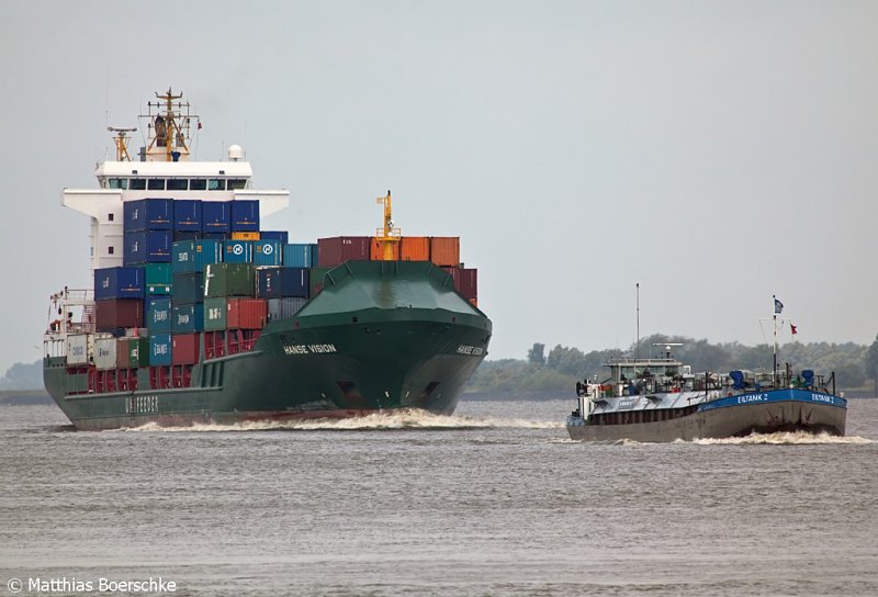 Die Eiltank 2 und die Hanse Vision bei Lhe-Sand am 02.09.09.