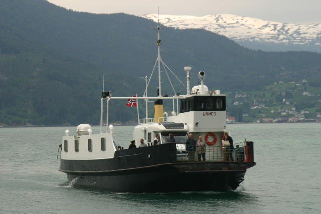 Die F/S  Urnes  ist ein historisches Fhrschiff aus dem Jahr 1969. Das Schiff verkehrt in der Sommersaison auf dem Lustrafjorden zwischen Solvorn und Urnes. Mit der Fhre wird interessierten Touristen die Anfahrt der zum Weltkulturerbe gehrenden Stabkirche von Urnes erleichtert.