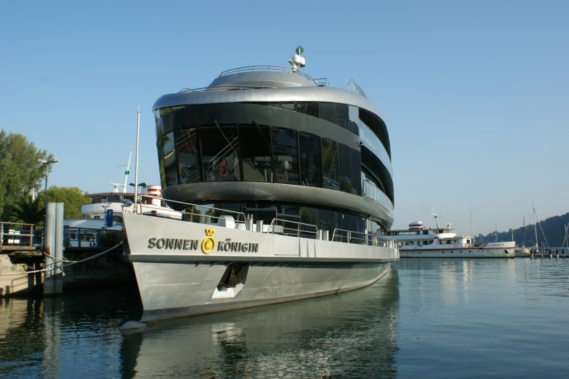 Die futuristisch anmutende  Sonnen-Knigin  im Hafen von Bregenz
(10. Sept. 2009)