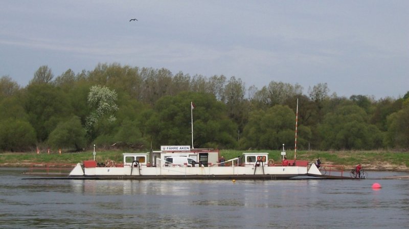 Die Gierseilfhre  Aken  am Elbe-Km 275. Datum 29.04.2005