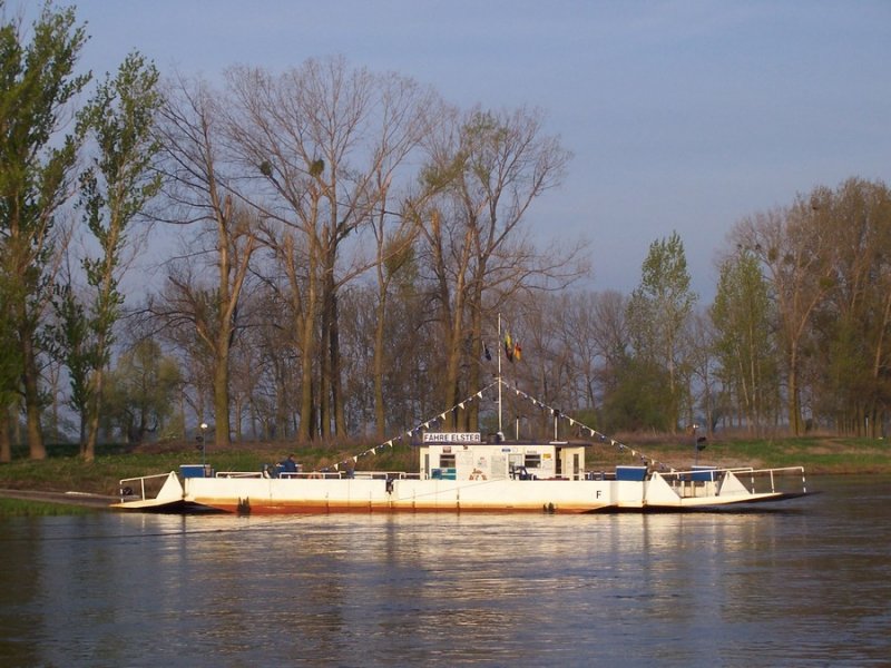 Die Gierseilfhre  Elster  am Elbe-Km 200,2. Datum 29.04.2005