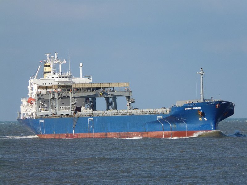 Die  Grindanger  luft auf den Hafen zu. Das Bild aus Rotterdam stammt vom 01.02.2009