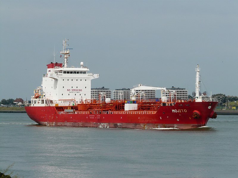 Die  Kojito  luft in den Rotterdamer Hafen ein. Das Bild stammt vom 24.08.2008