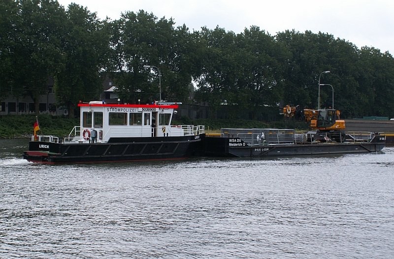 Die  Lirich  der Strompoliezi bei der Einfahrt in die Schleuse in Oberhausen. Das Foto stammt vom 05.07.2007