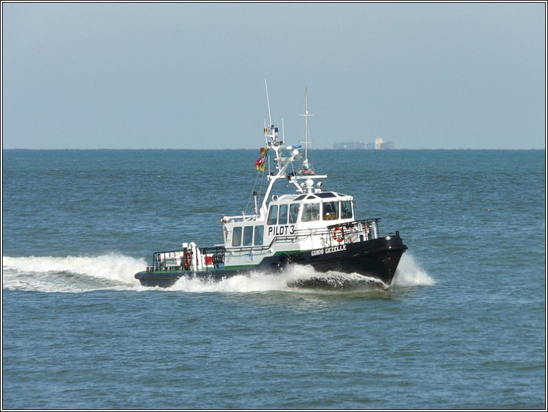 Die Lotsen kehren an Bord von PILOT 3 am 14.09.08 nach getaner Arbeit in den Hafen von Oostende zurck. (Jeanny)