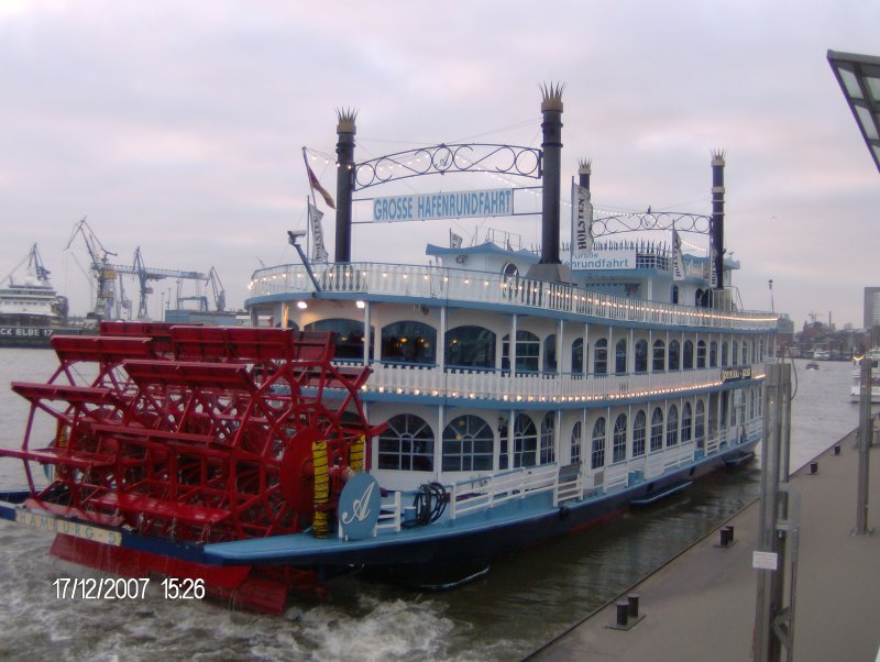 Die Louisiana Star im Hamburger Hafen