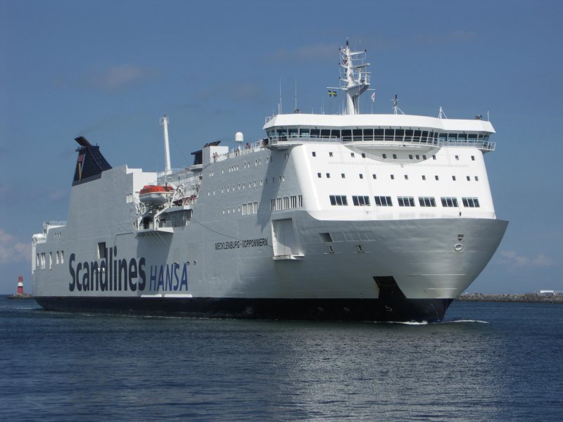 Die MECKLENBURG-VORPOMMERN bei Warnemnde fotografiert am 03.08.2008