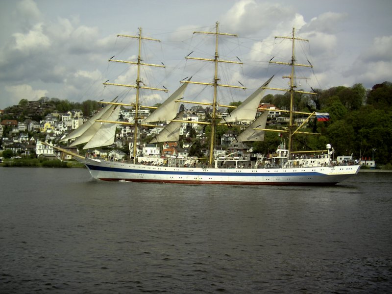 Die  MIR  bei einer Elbefahrt mit Gsten am 1.Mai vom Hamburger Hafen elbabwrtz.