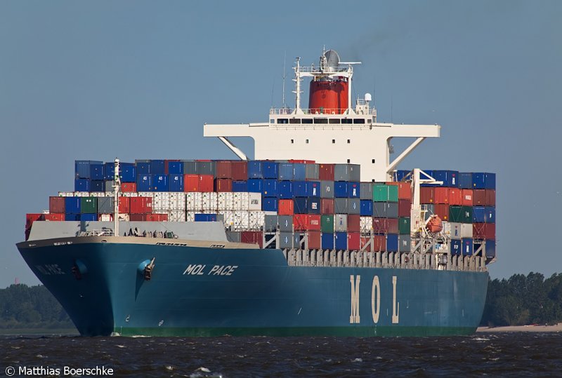 Die Mol Pace auf der Elbe bei Lhe-Sand.