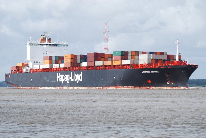 Die Montreal Express von Hapag-Lloyd IMO-Nummer:9253741 Flagge:Grobritannien Lnge:294.0m Breite:32.0m luft in Hamburg ein aufgenommen in Lhe am 05.09.09	 