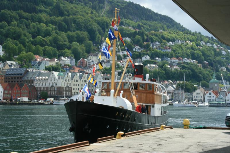 Die M/S  Atly  legt im Vgen von Bergen an; 08.06.2009