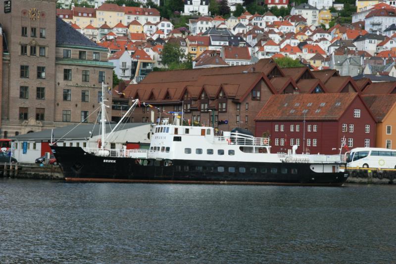 Die M/S  Bruvik  liegt im Vgen von Bergen; 08.06.2009