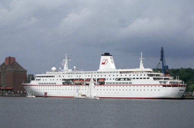 Die MS Deutschland im Flensburger Hafen am 27.08.06.