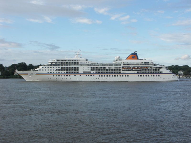 Die MS EUROPA [IMO 9183855] bei Hamburg-Finkenwerder Hhe Rschpark fotografiert am 08.08.2008 - Schiffsdaten: http://wolfbulls-schiffsfotos.de.tl/EUROPA--k1-9183855-k2-.htm