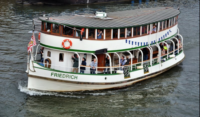 Die MS  Friedrich  am 26.09.09 auf der Maritimen Woche in Bremen.