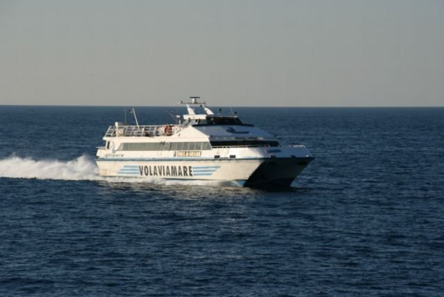 Die M/S  Giove Jet  auf dem Weg von Ischia nach Napoli; 26.01.2008