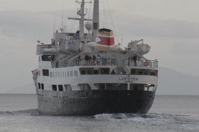 Die M/S  Lofoten  verlsst Harstad auf nordgehenden Kurs; 13.09.2006