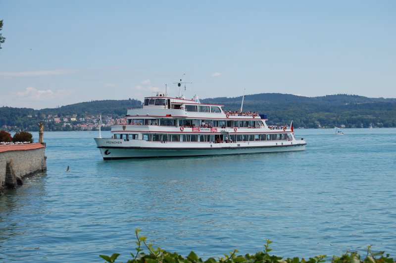 Die  Mnchen . Ein Ausflugsschiff der ehemaligen  Weien Flotte , die einmal zur DB gehrten. Dieses Schiff ist 57,50m lang und hat Platz fr 1000 Personen. 05.07.08