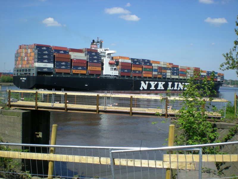 Die NYK Apollo verlt am 05.05.2008 den Hamburger Hafen. 