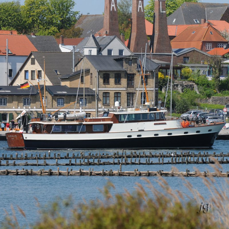 Die  Ocean Saloon  verlsst am 1. Mai 2009 nach lngerem Werftaufenthalt in Arnis den Kappelner Hafen.